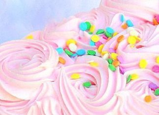 Birthday Cake : White Almond Sour Cream Cake (Scratch)