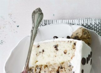 Birthday Cake : chocolate chip cookie dough cake