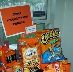 Birthday Gifts Inspiration : Favorite Color Theme | DIY Christmas Baskets for Teens