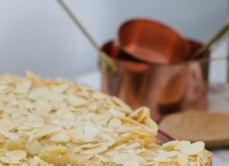 Birthday Cake : A deliciously zesty FLOURLESS LEMON CAKE made with almond meal and ricotta… in…