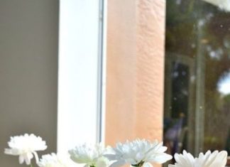 Birthday Decoration : I may say this is simple, but this is my favorite among the centerpiece ideas. I…