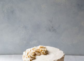 Birthday Cake : Banana Cake with Cinnamon Brown Sugar Buttercream