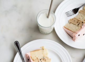Birthday Cake : Milk and Cookies Cake