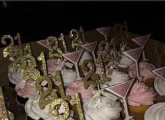 + 74 birthday party decorations : Twenty-one 21st Birthday Ideas That’ll Make Your Night Amazing